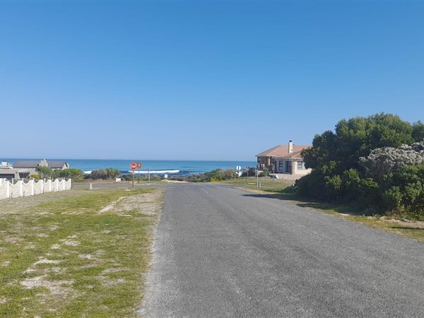 902 m² Land available in Pearly Beach