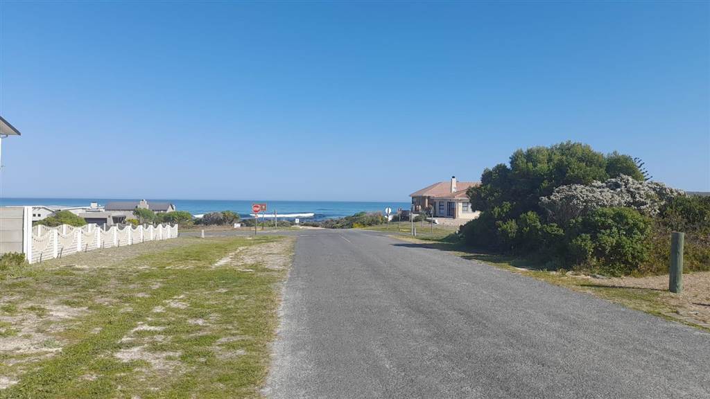 902 m² Land available in Pearly Beach photo number 1