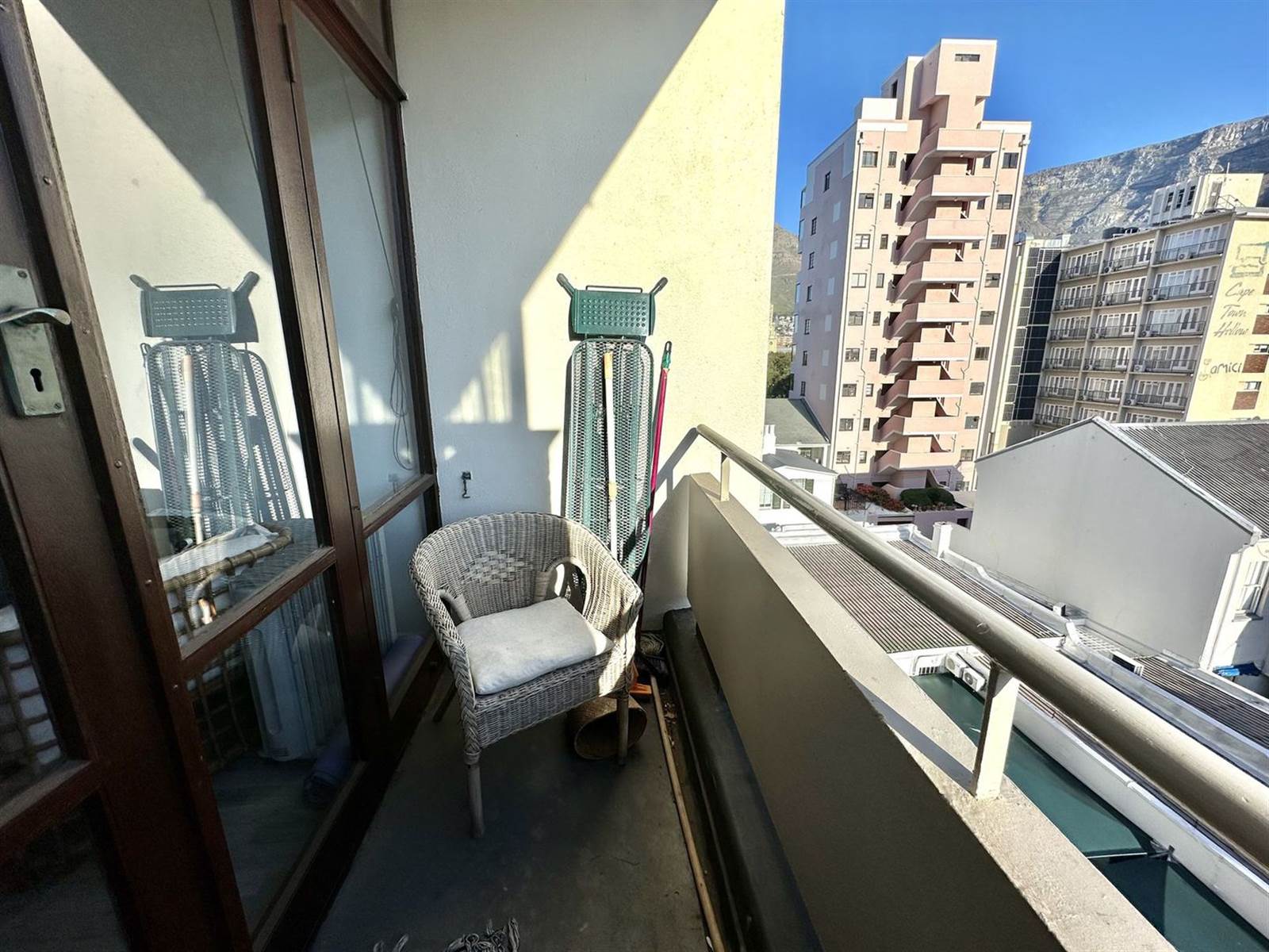 1 Bed Apartment in Cape Town City Centre photo number 6
