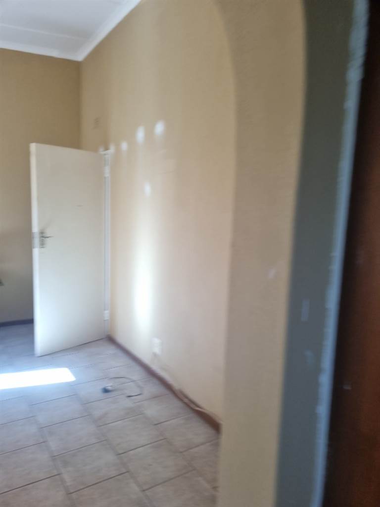 8 Bed House in Postmasburg photo number 22