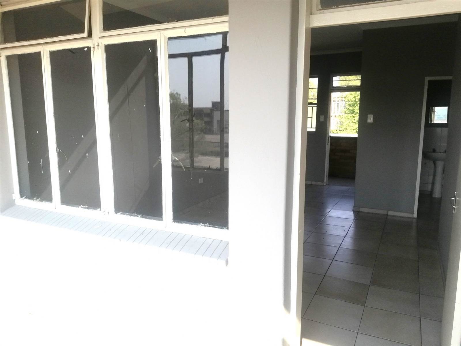 1.5 Bed Apartment in Benoni Central photo number 25