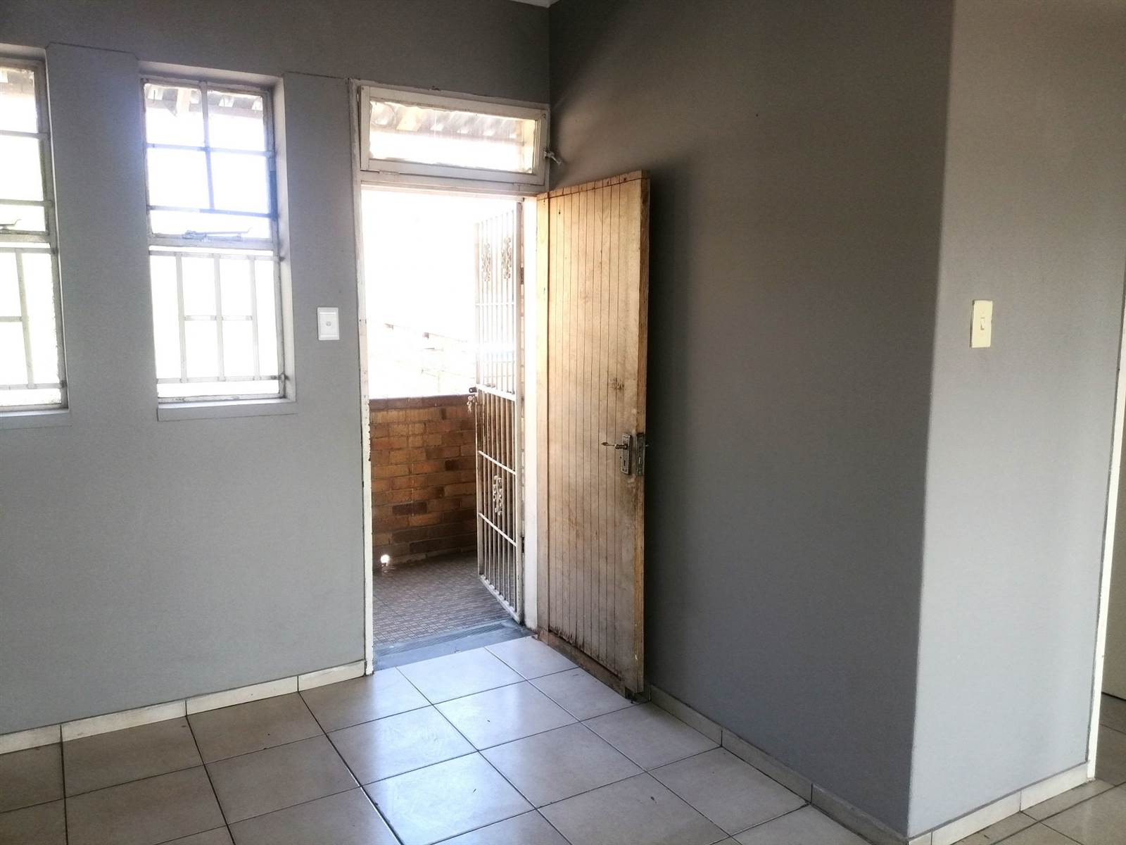 1.5 Bed Apartment in Benoni Central photo number 7