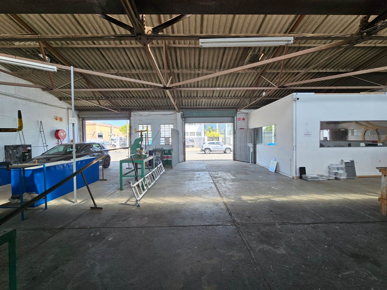 432  m² Industrial space in Paarden Eiland photo number 3