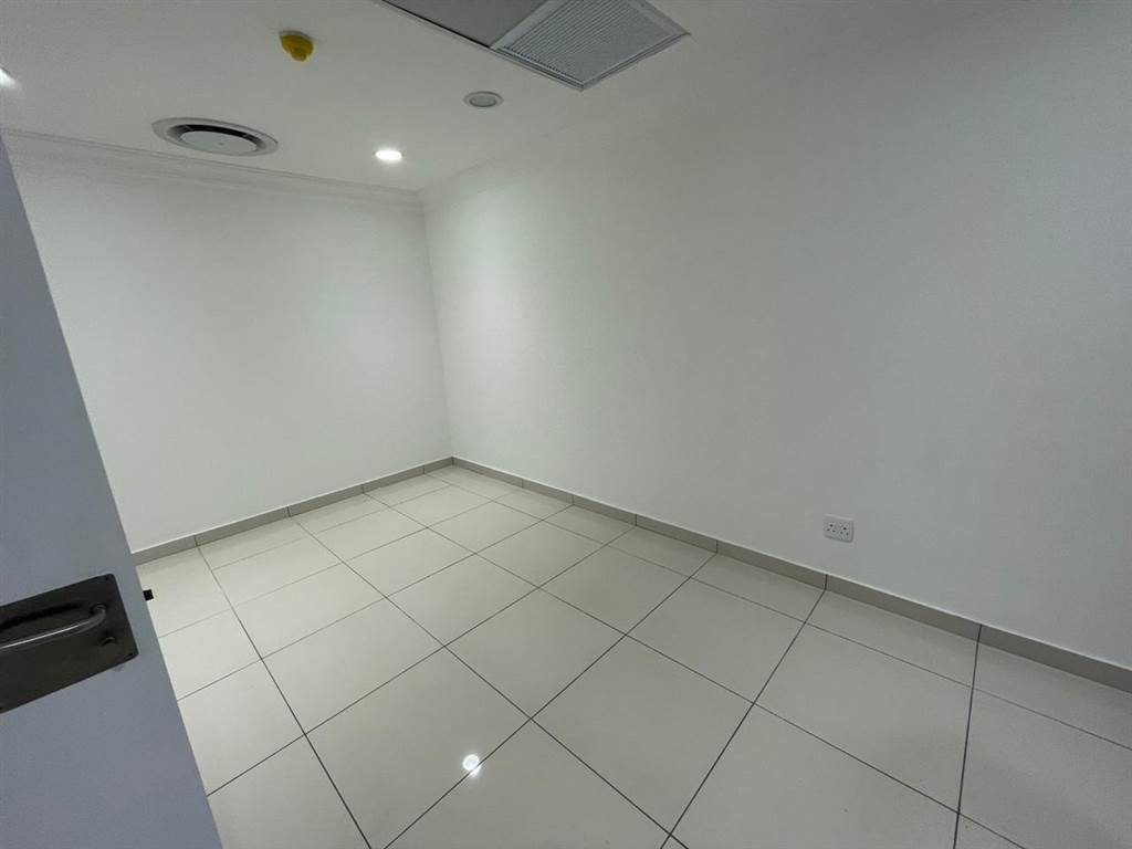 59.1  m² Retail Space in Panorama photo number 9