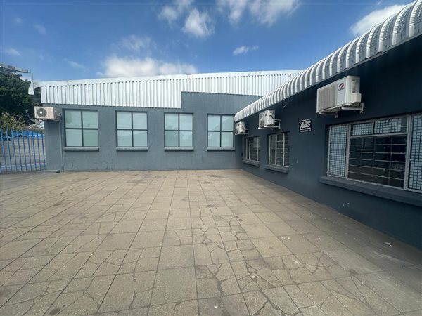 290  m² Industrial space