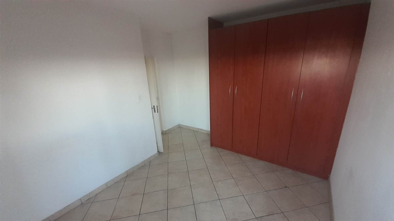 2 Bed Apartment in Lenasia photo number 9