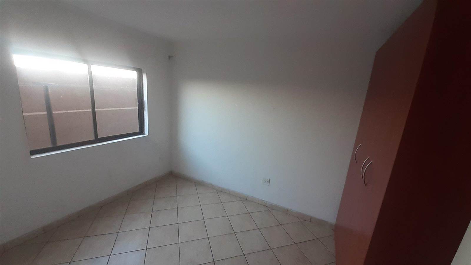 2 Bed Apartment in Lenasia photo number 7
