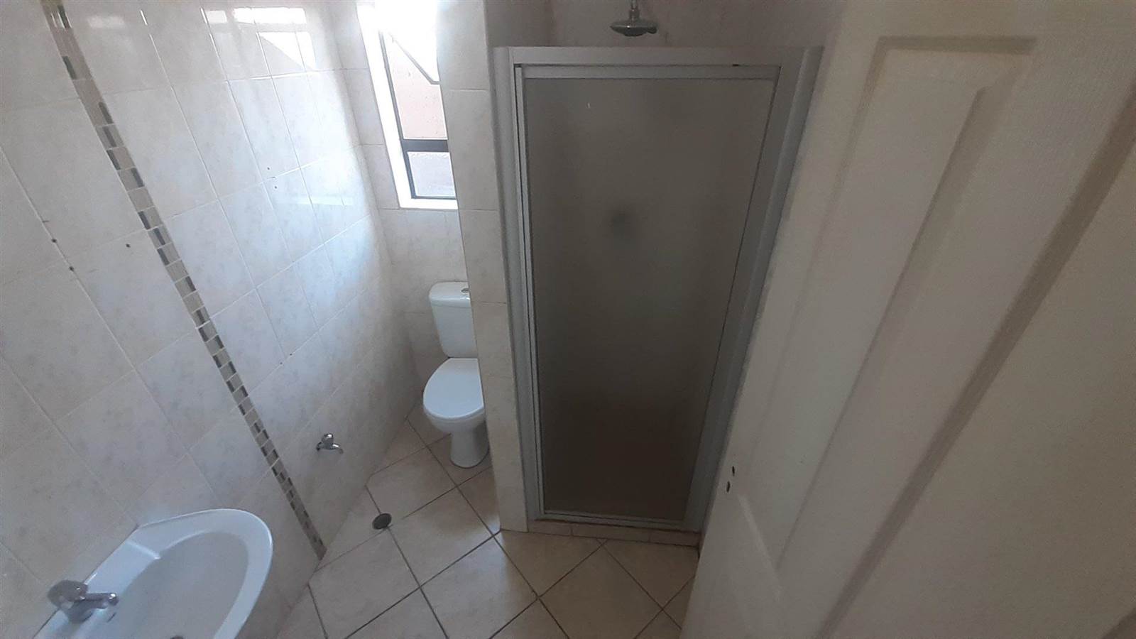 2 Bed Apartment in Lenasia photo number 12
