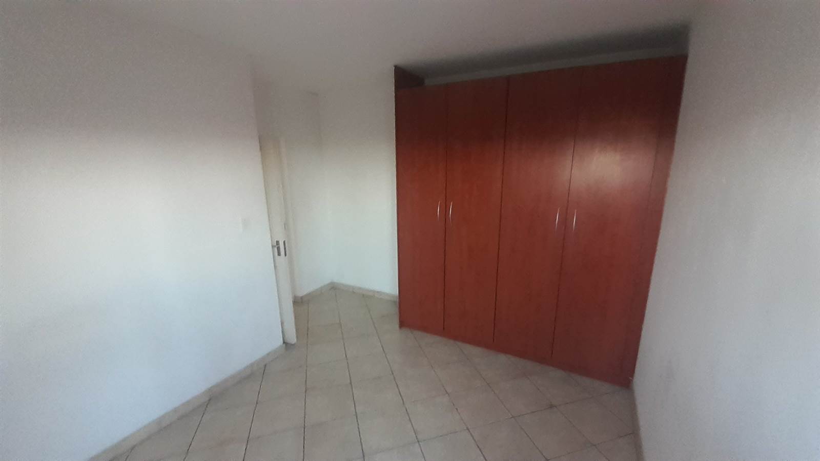 2 Bed Apartment in Lenasia photo number 11