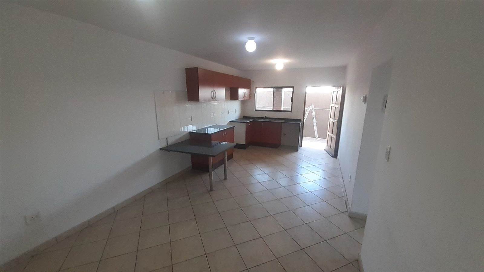 2 Bed Apartment in Lenasia photo number 6