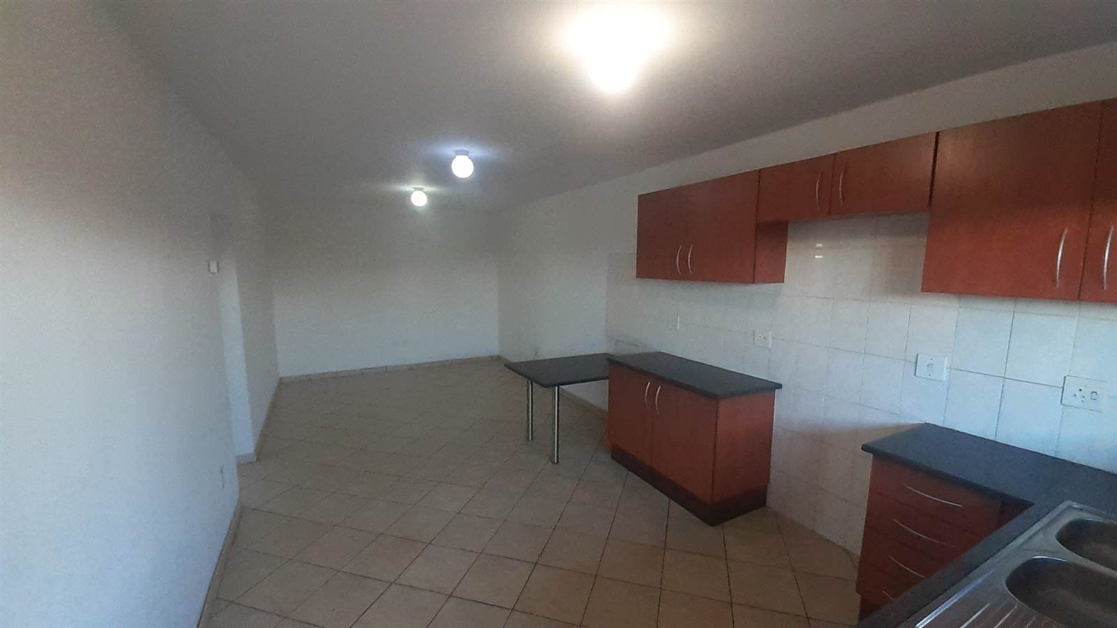 2 Bed Apartment in Lenasia photo number 5