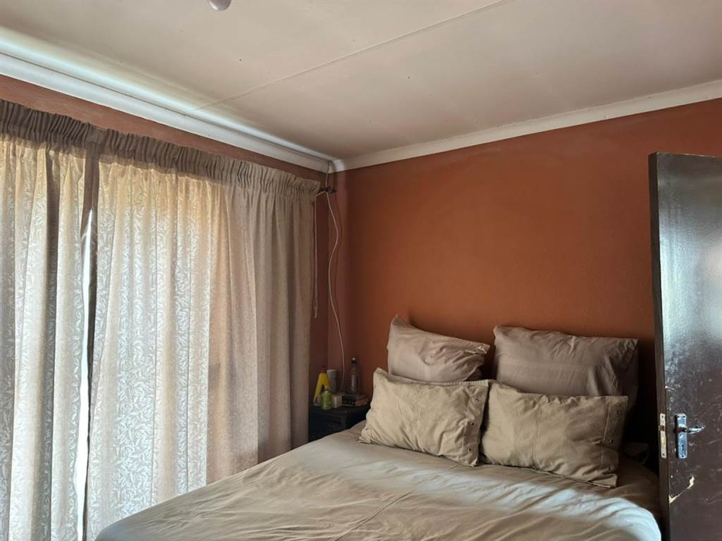 2 Bed House in Klipfontein View photo number 8