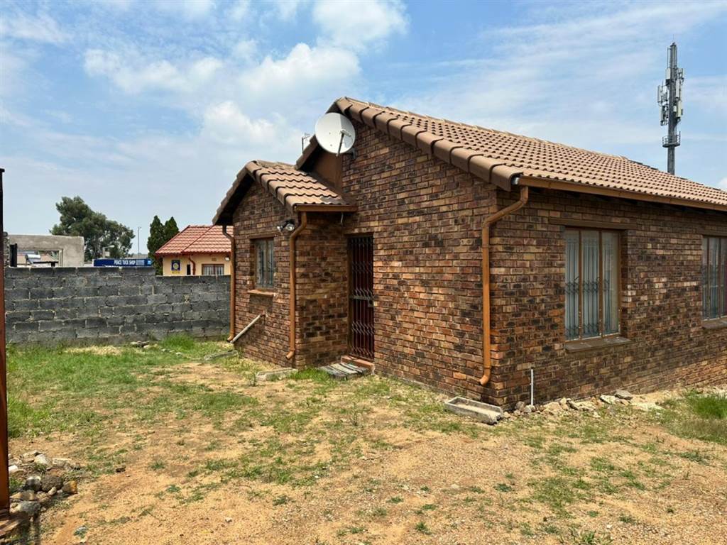 2 Bed House in Klipfontein View photo number 2