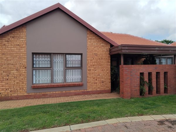 3 Bedroom Townhouse 3 Bedroom Townhouse
