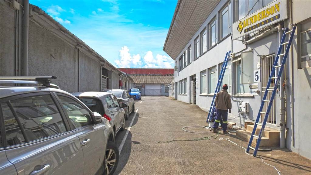 243  m² Office Space in Pinetown Central photo number 2