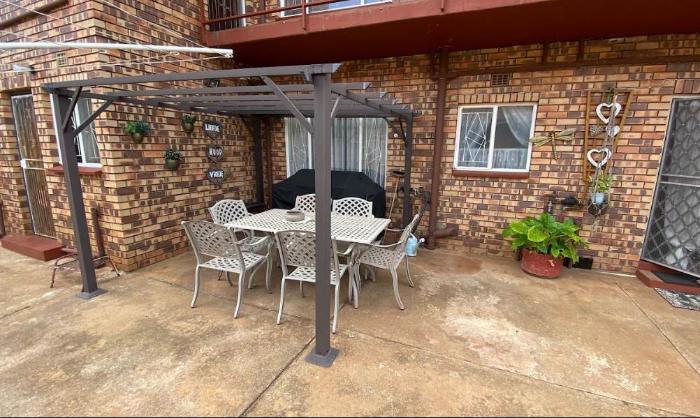2 Bed Townhouse in Carletonville photo number 22
