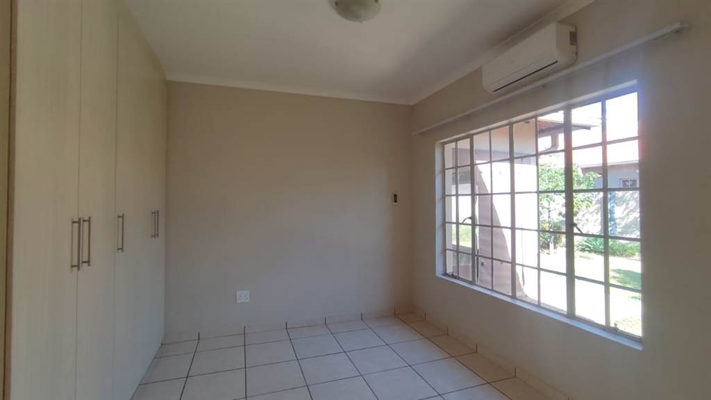 3 Bed House in Waterkloof East photo number 15