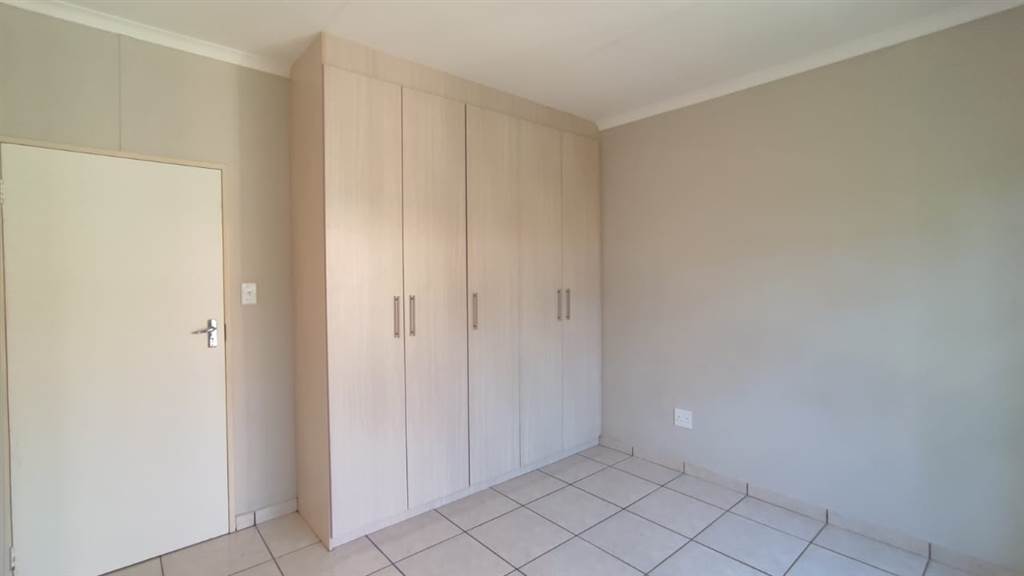 3 Bed House in Waterkloof East photo number 13