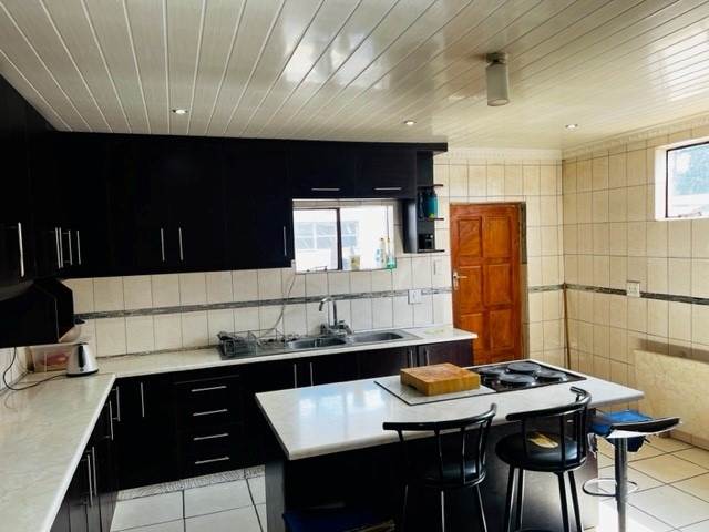 5 Bed House in Turffontein photo number 5