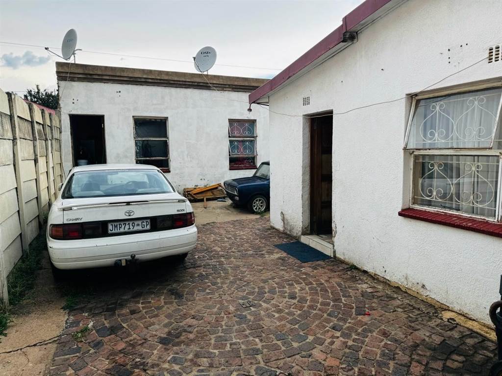 5 Bed House in Turffontein photo number 21