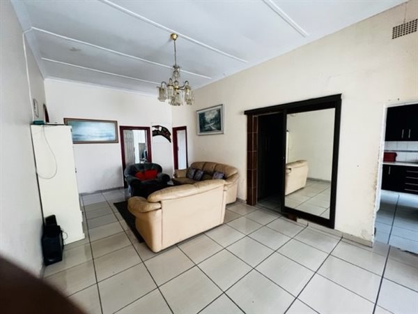 5 Bed House in Turffontein