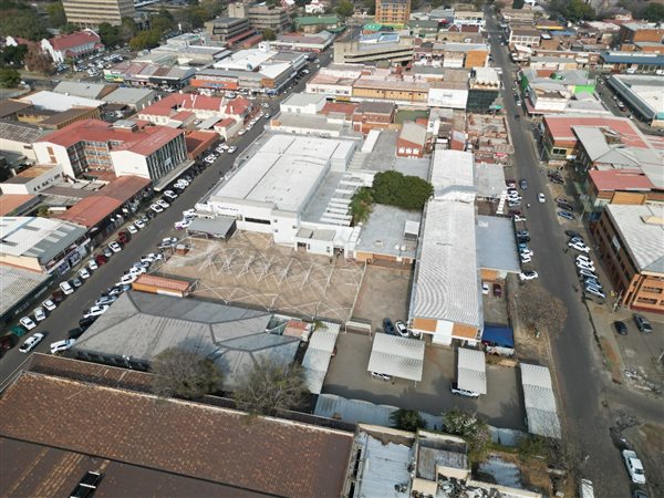 6 327 m² Retail Space 6 327 m² Retail Space