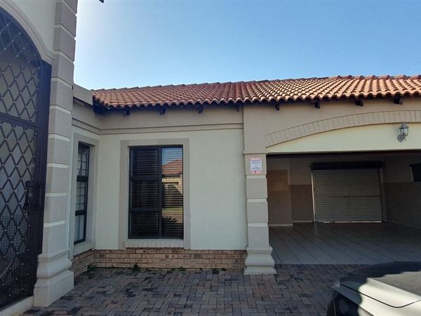3 Bedroom Townhouse 3 Bedroom Townhouse
