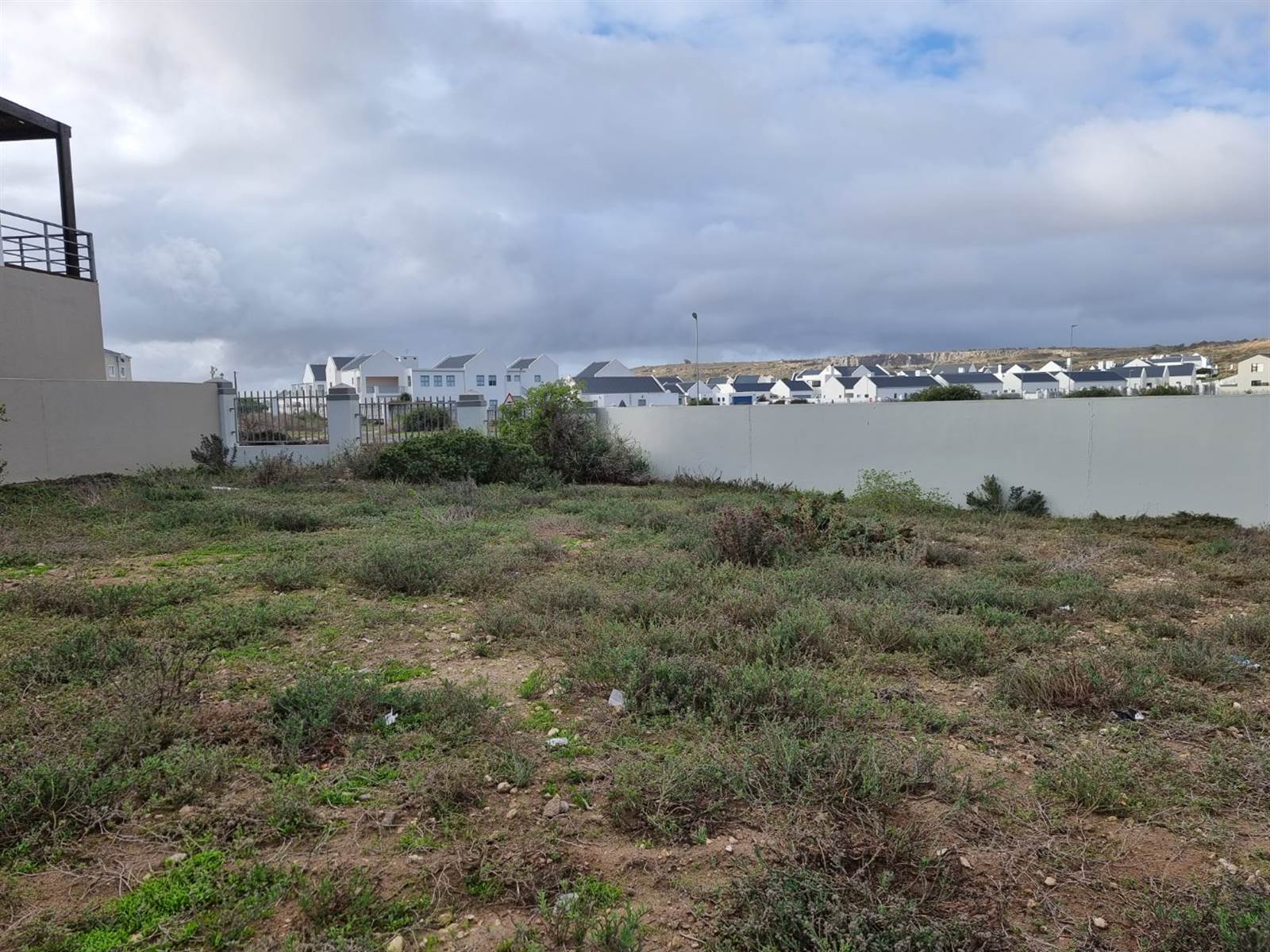 328 m² Land available in Waterfront photo number 2