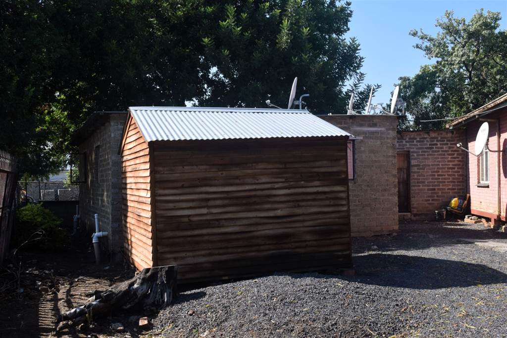 3 Bed House in Rustenburg North photo number 5