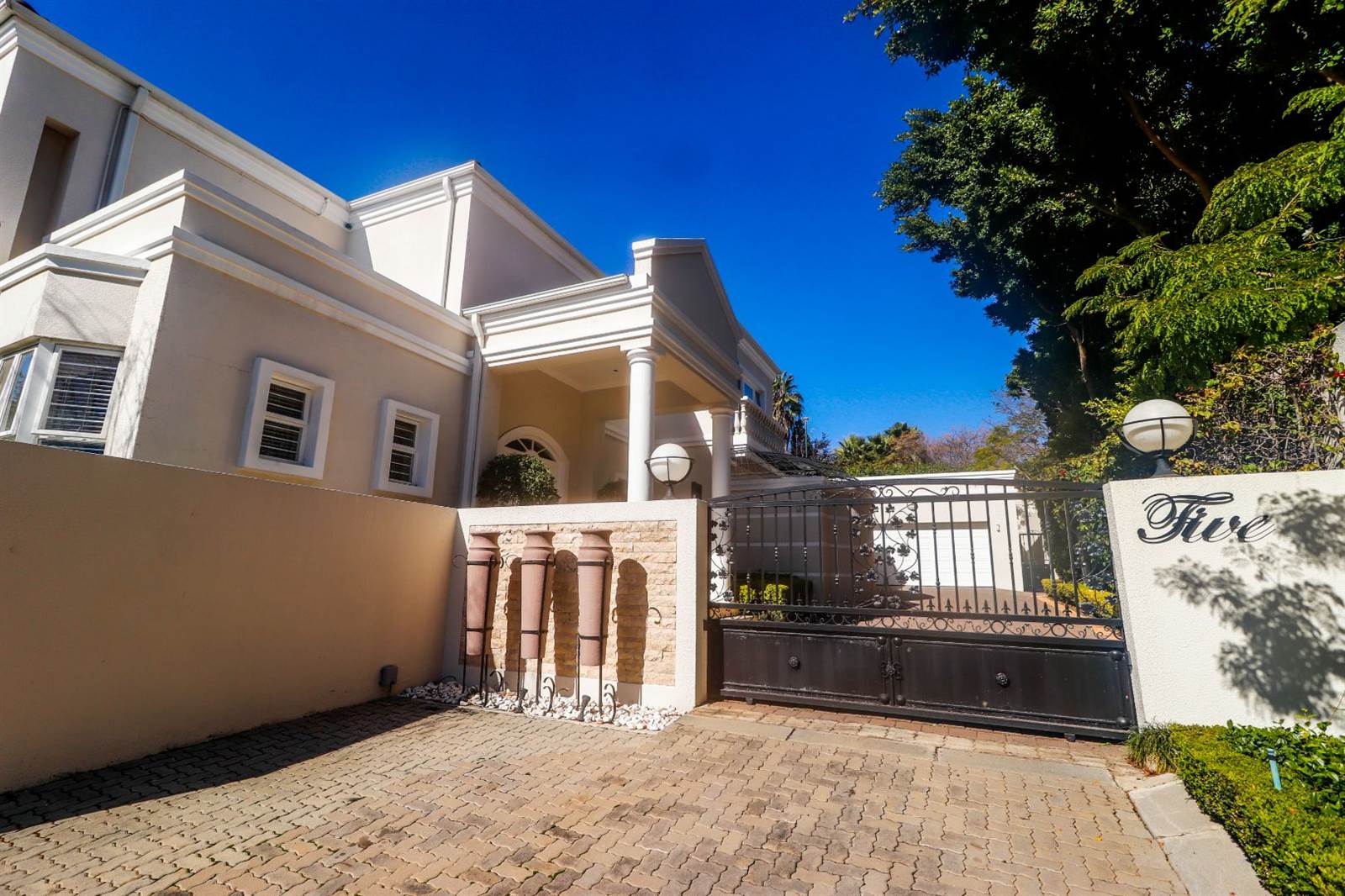 4 Bed House in Bryanston photo number 4