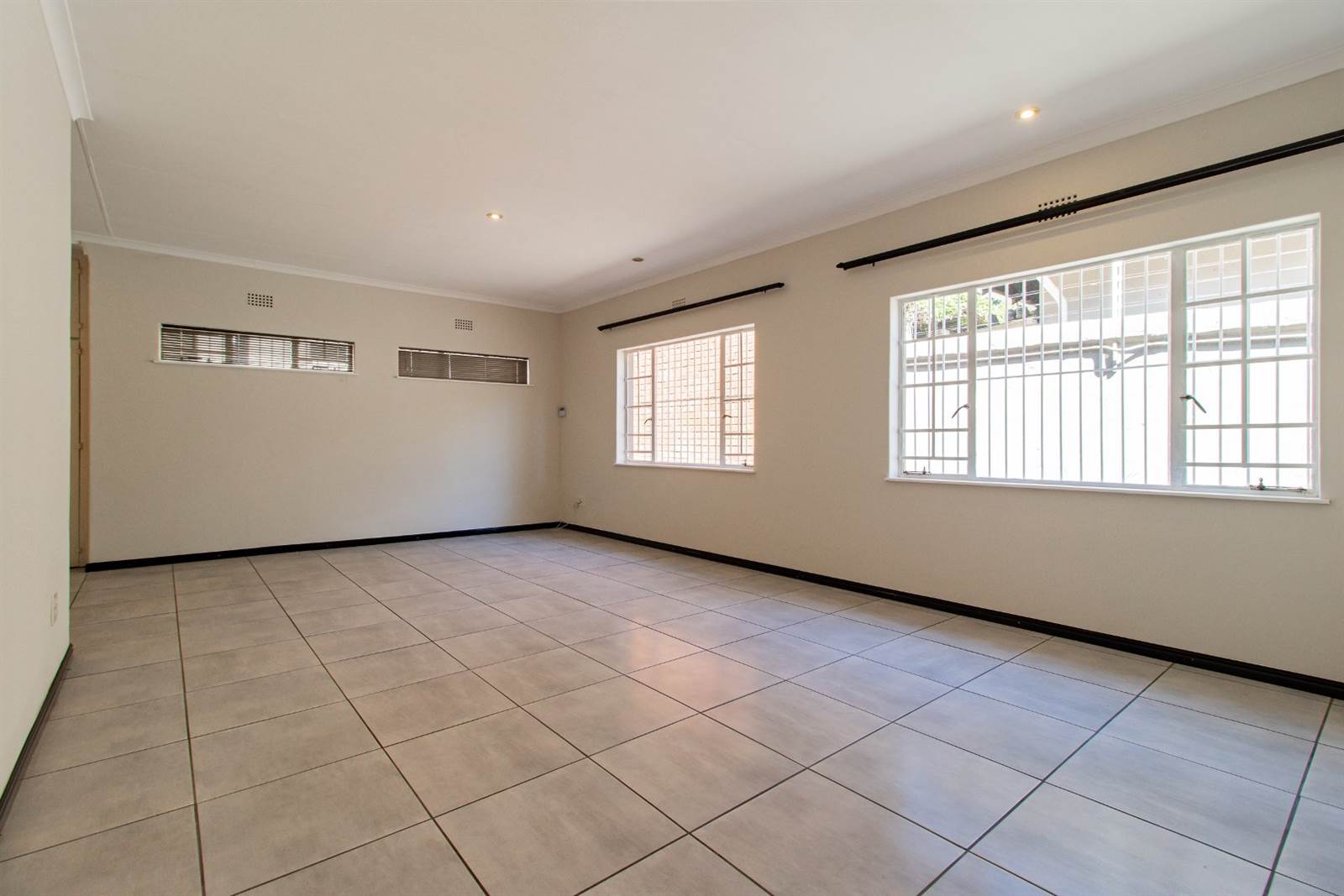4 Bed House in Parkhurst photo number 16