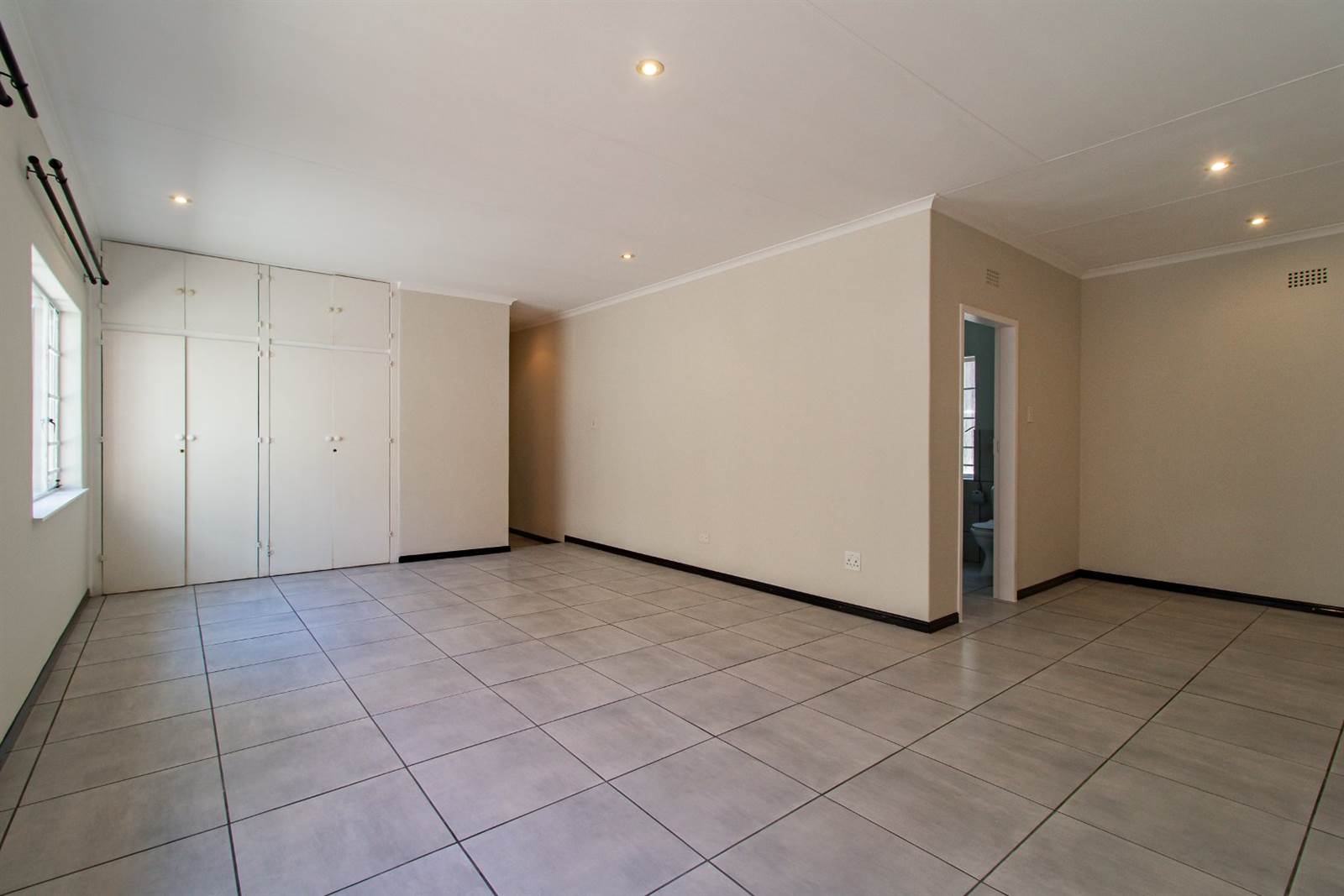 4 Bed House in Parkhurst photo number 17