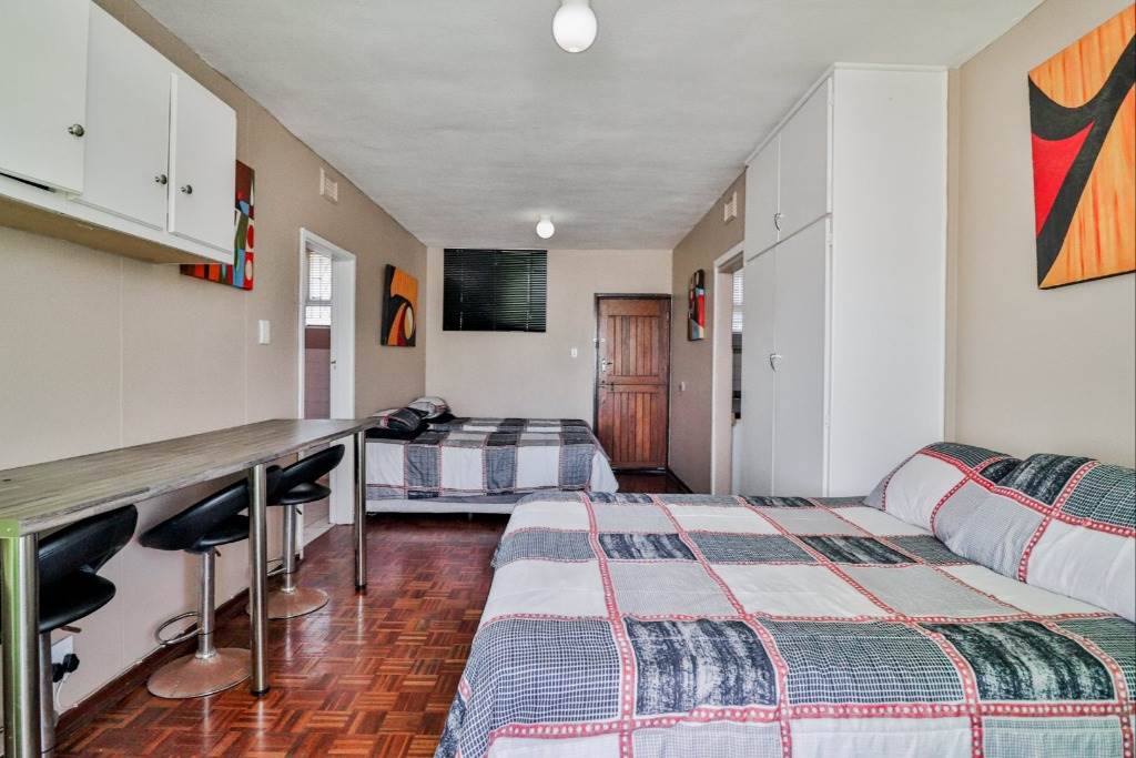 1 Bed Apartment in Amanzimtoti photo number 9