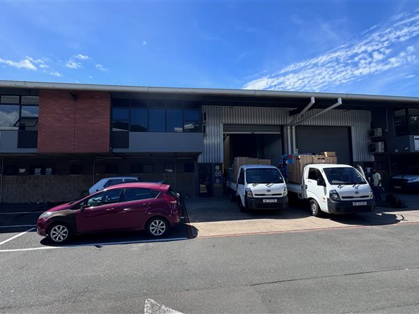 353  m² Industrial space in Red Hill
