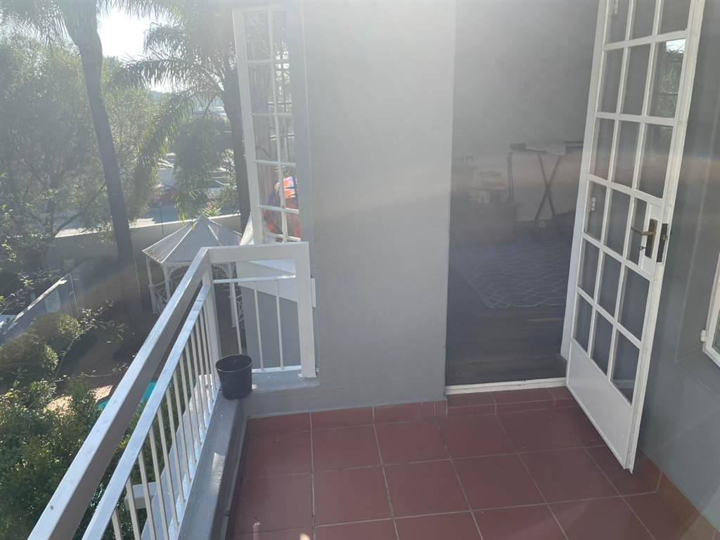 1 Bed Apartment in Illovo photo number 15