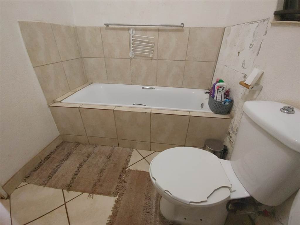 2 Bed House in Leondale photo number 17