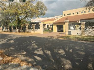 6 Bed House in Westdene