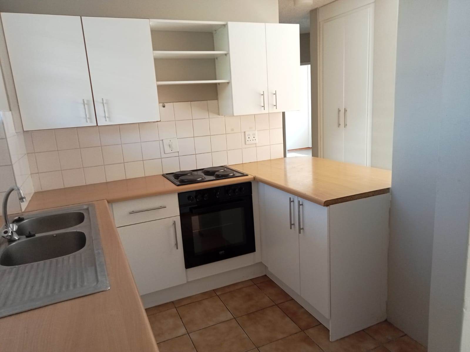 2 Bed Apartment in Queenswood photo number 15