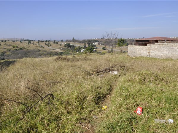 739 m² Land