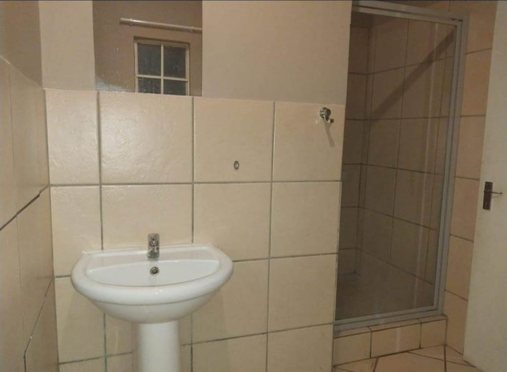 2 Bed Apartment in Brakpan North photo number 15