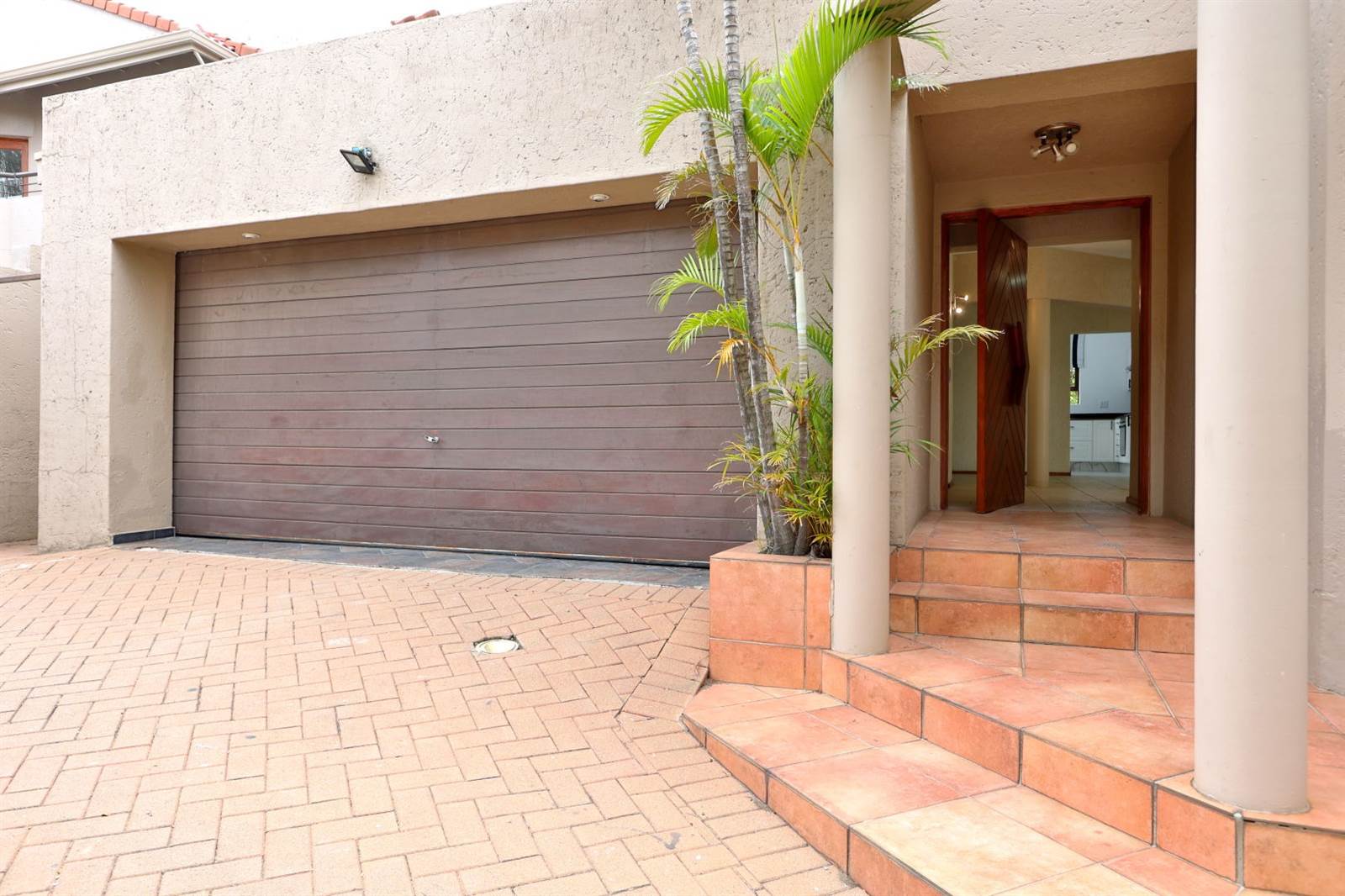 4 Bed Townhouse in Sunninghill photo number 27