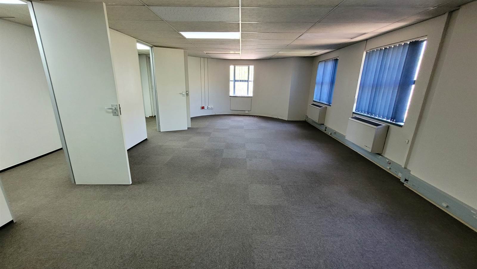 377  m² Office Space in Menlyn photo number 13
