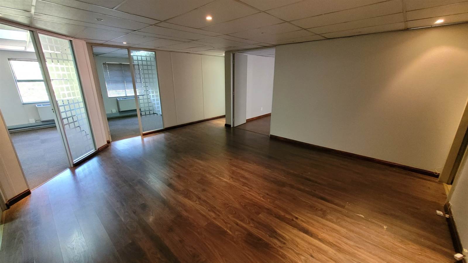 377  m² Office Space in Menlyn photo number 3