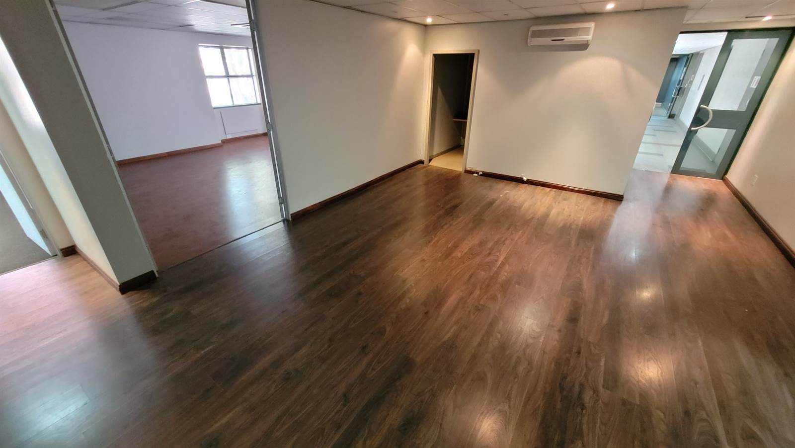 377  m² Office Space in Menlyn photo number 9