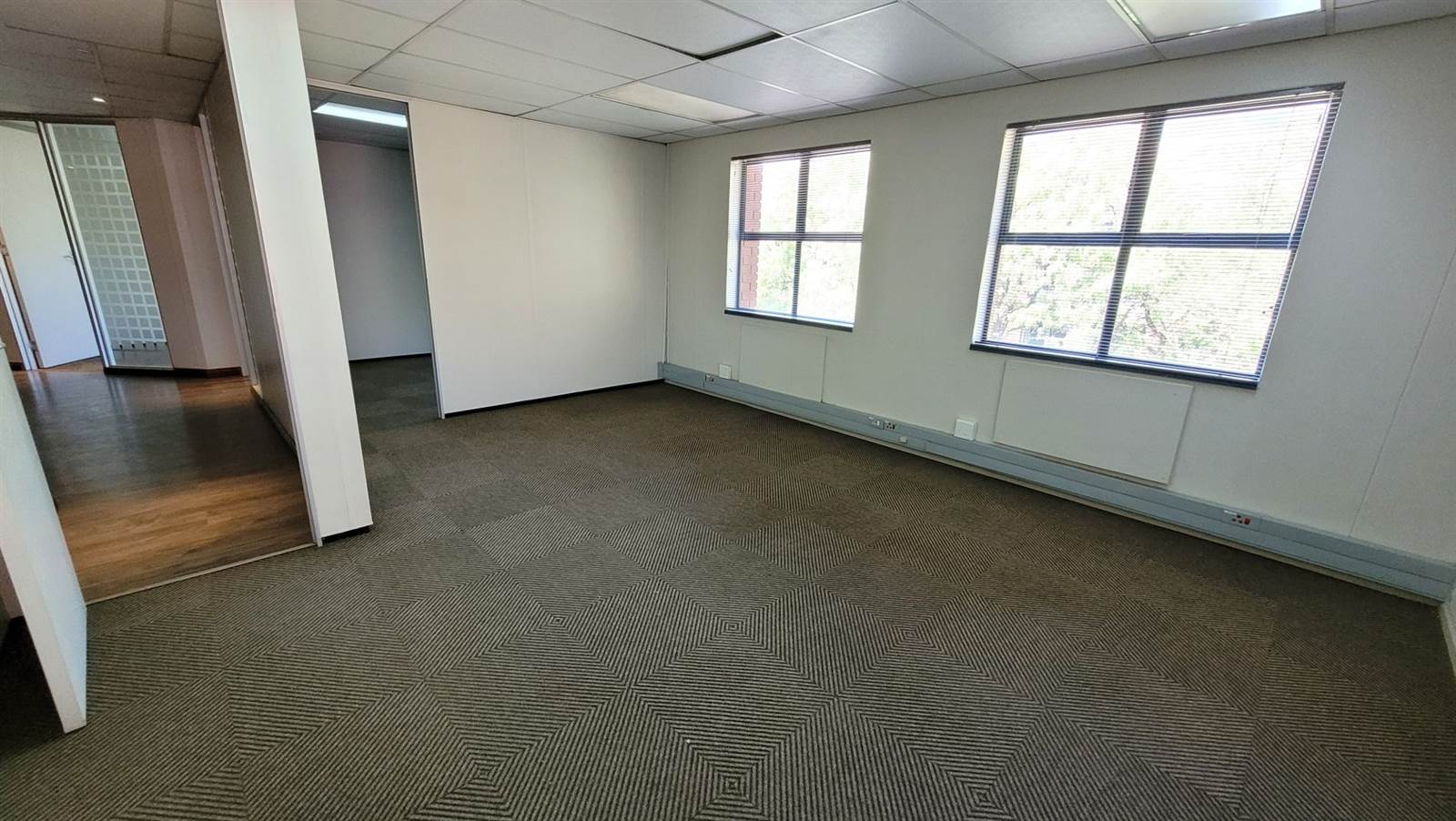 377  m² Office Space in Menlyn photo number 6