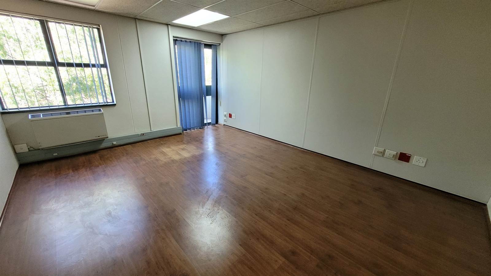 377  m² Office Space in Menlyn photo number 12
