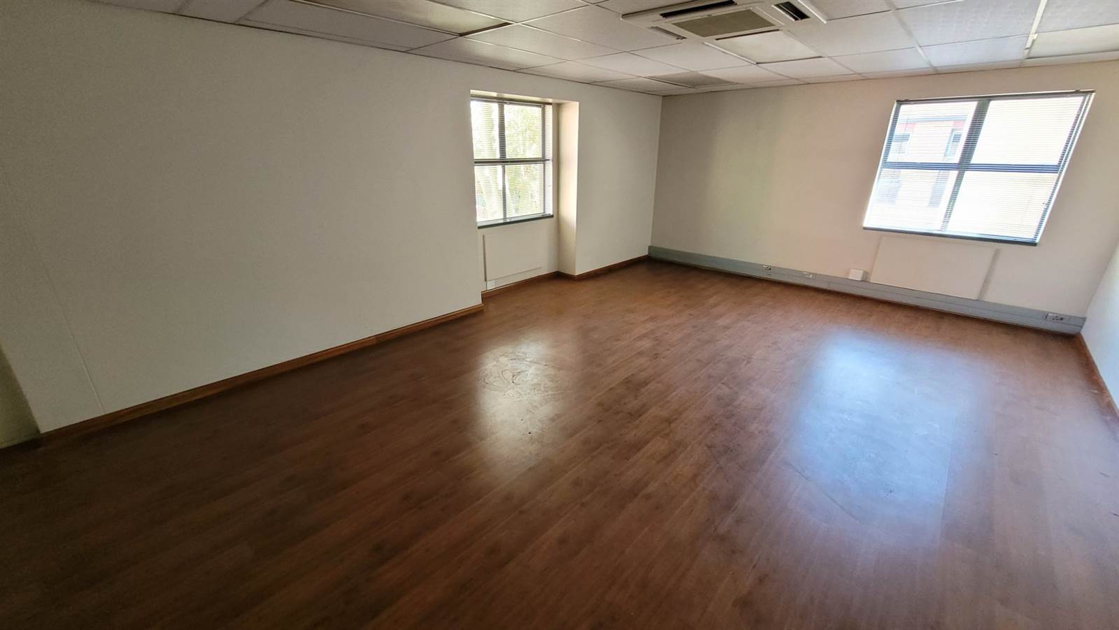 377  m² Office Space in Menlyn photo number 5