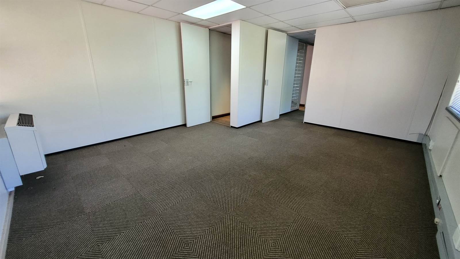 377  m² Office Space in Menlyn photo number 7