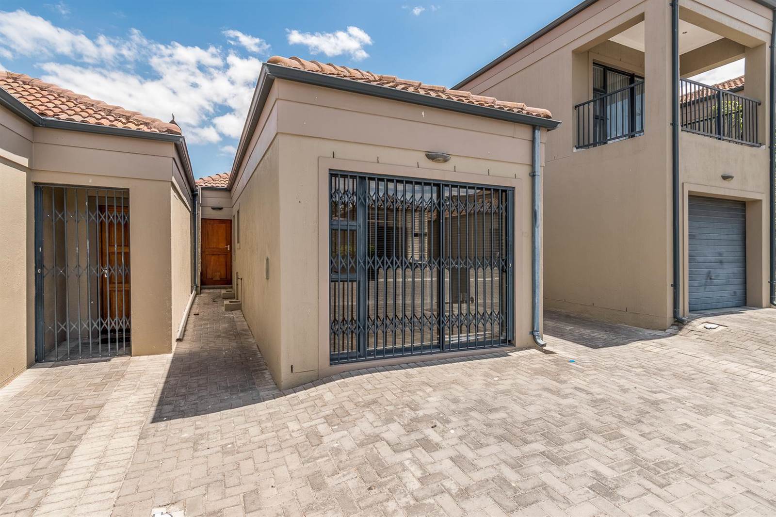 2 Bed House in Protea Heights photo number 3