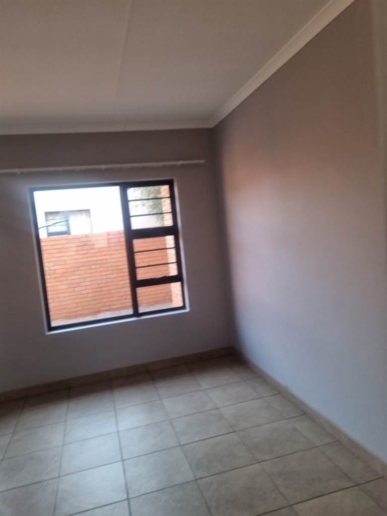 3 Bed House in Postmasburg photo number 21